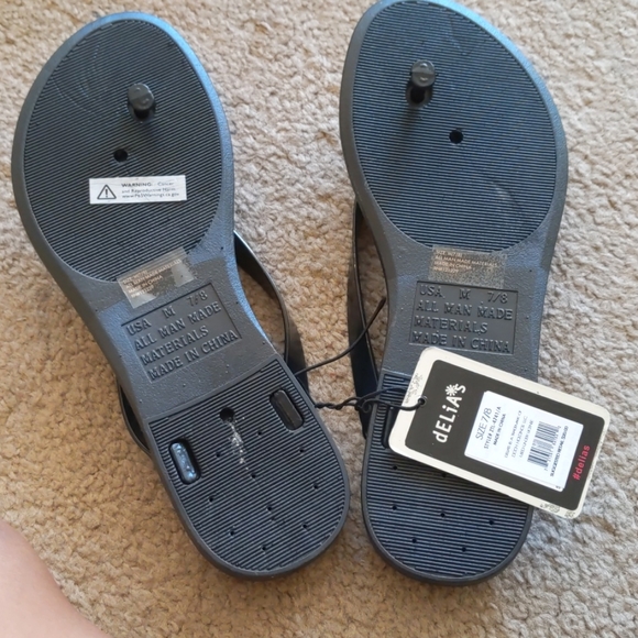 Sandals - Picture 2 of 3